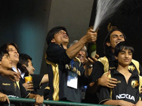 Shah Rukh gears up to buy IMG-R league’s Kolkata franchise